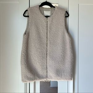 NWOT Aritzia Wilfred Teddy Vest in Birch